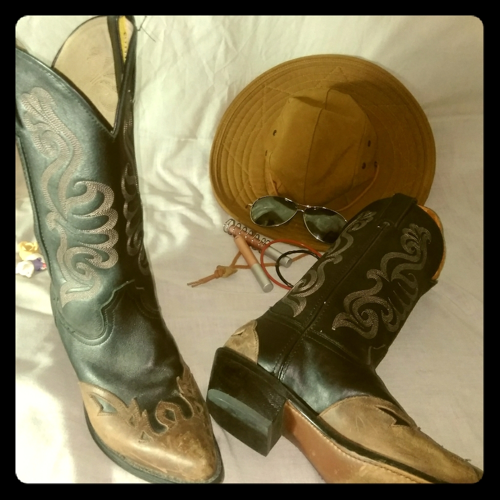 Black/Tan  Cowboy boots w/Embroidered Patterns